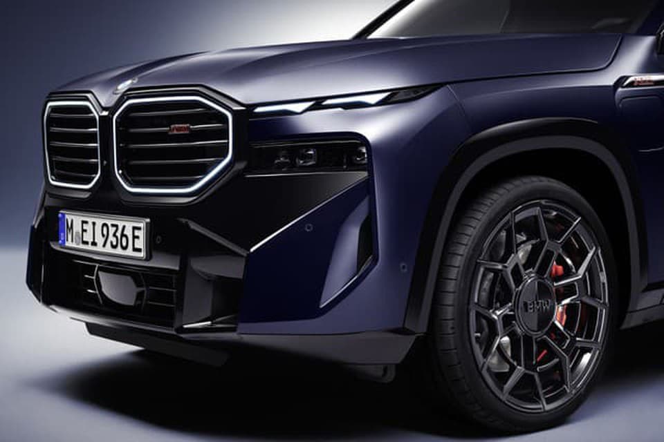Z troch sú dvaja: BMW XM s novými možnosťami a bez pôvodnej verzie