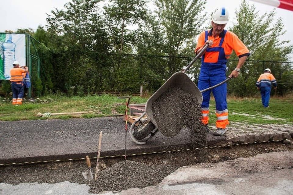 Bratislavská Petržalka pokračuje v oprave chodníkov a priľahlých plôch