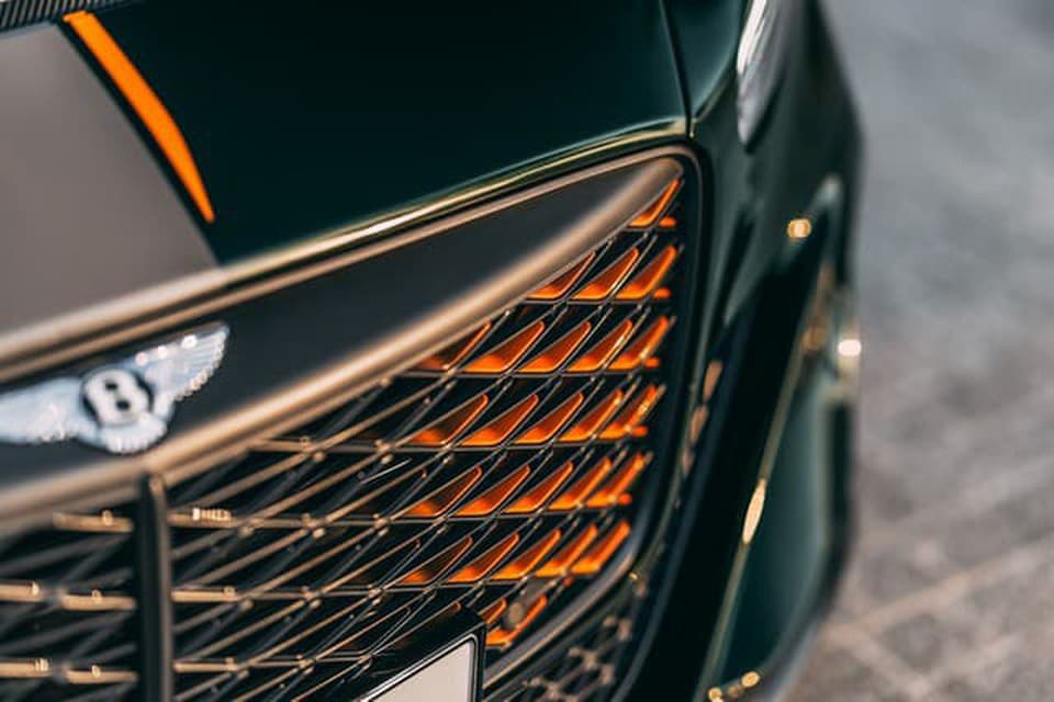Bentley Batur Convertible - jeden z posledných s W12 sa predstavil v púšti