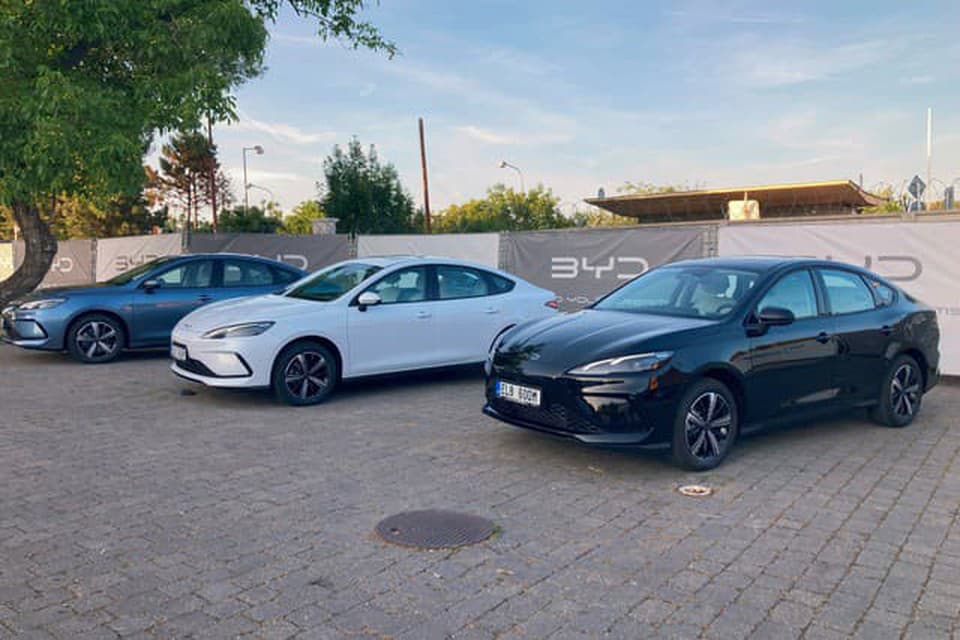 FOTO: BYD predstavil Seal 5 DM-i. Je to hybrid s extra dojazdom a dobrou cenou
