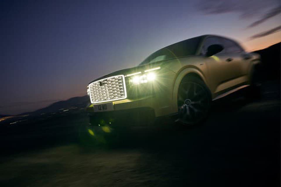 FOTO + VIDEO: Bentley Torcal prichádza. Luxusné superauto s masívnym výkonom a kontroverzným dizajnom