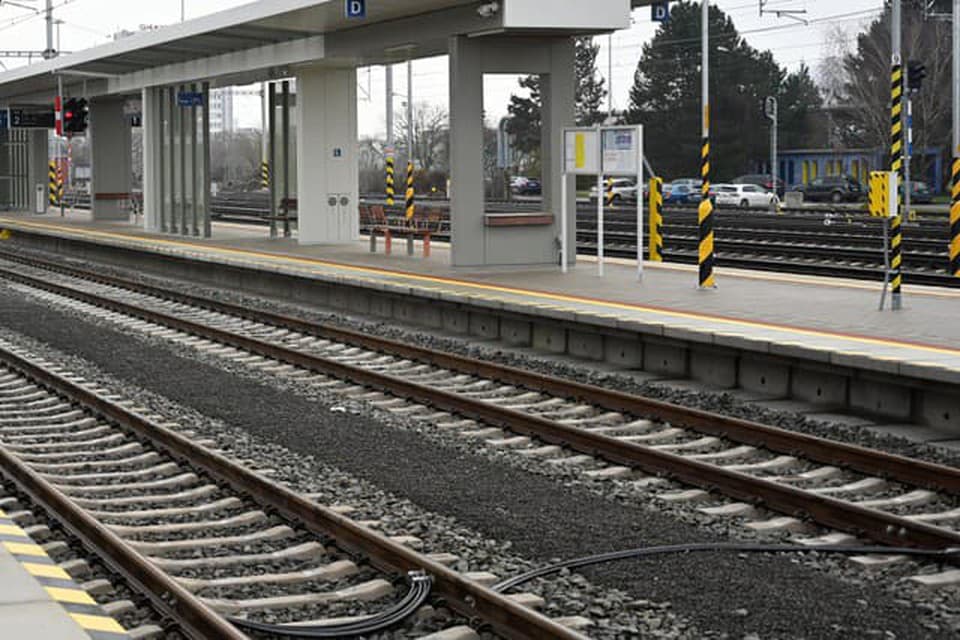 V Považskej Bystrici chcú zachovať zastavovanie expresov Tatran. Vznikla petícia