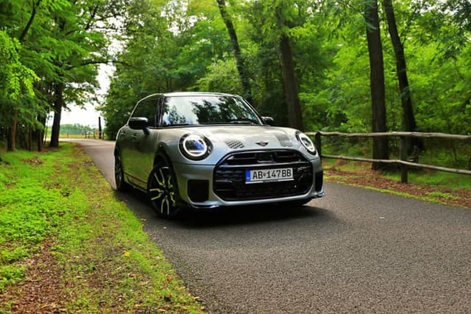 TEST: Mini S 5-doors - mini auto pre 5 mini ľudí
