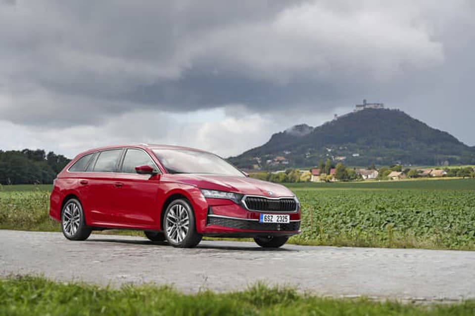 Škoda pri Octavii ponúka úplne nový motor: ani mild-hybrid a ani plug-in. Elektrická jazda bez zástrčky