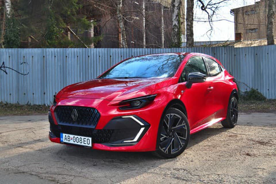 TEST: Renault Clio Esprit Alpine E-Tech - pozvánka do hybridnej sféry