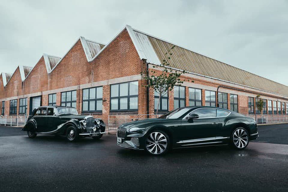 Bentley Continental GT Azure oslavuje 80 rokov výroby v Crewe