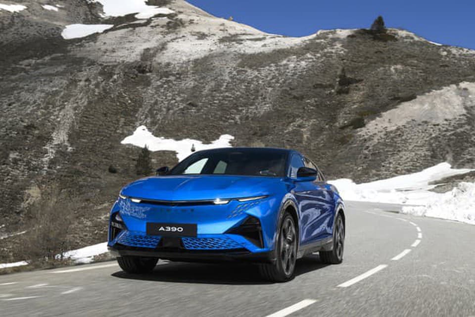FOTO + VIDEO Alpine A390 - nový fastback na obzore. Ťažší ale o to krajší
