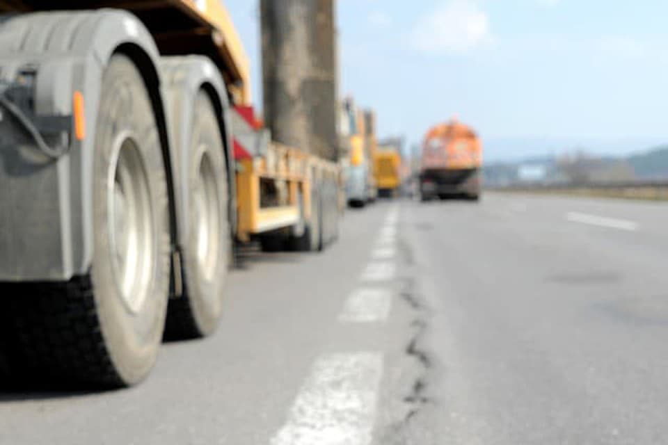 Jeden z deravých úsekov ciest na Záhorí sa dočká obnovy. Dva kilometre opravia za 900-tisíc eur