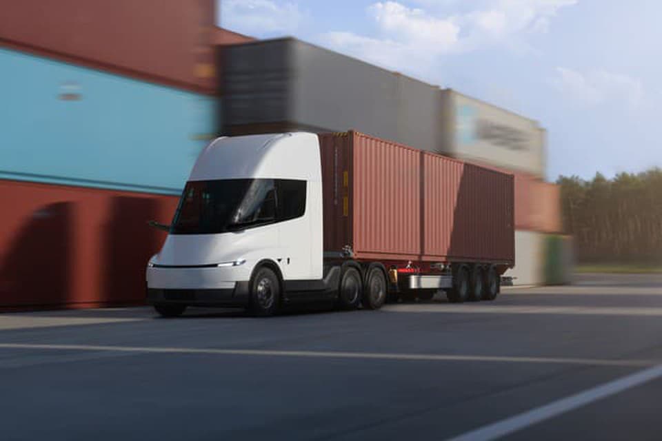 Tesla Semi zaútočí na Europu. Aero ťahač chce podkopať pozíciu nafťákov