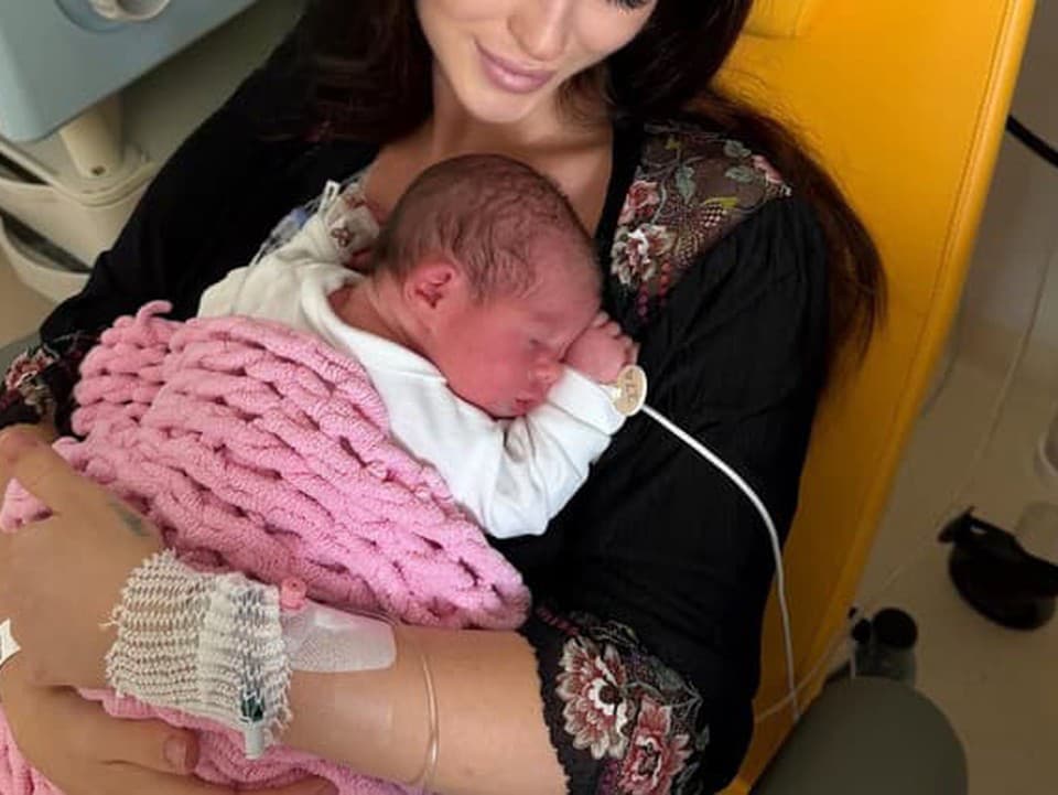 Je z nej dvojnásobná mama! Slovenská speváčka porodila na svoje narodeniny