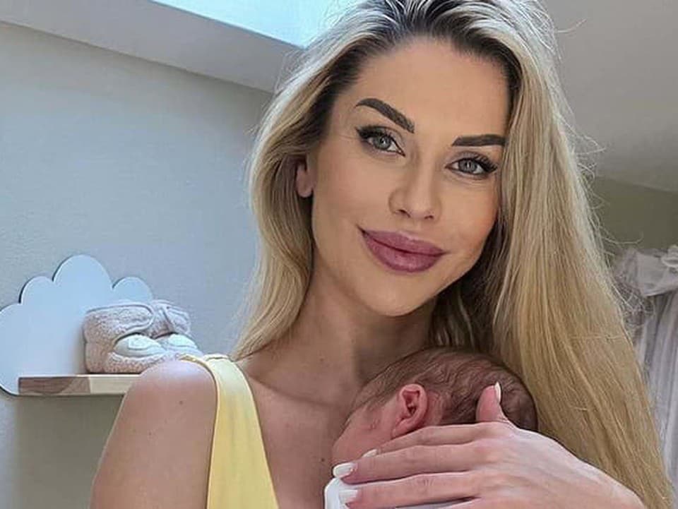 Jedna mama a ROZDIELNE deti: V čom je dvojtýždňový synček Evy Cifrovej INÝ ako jeho sestrička?