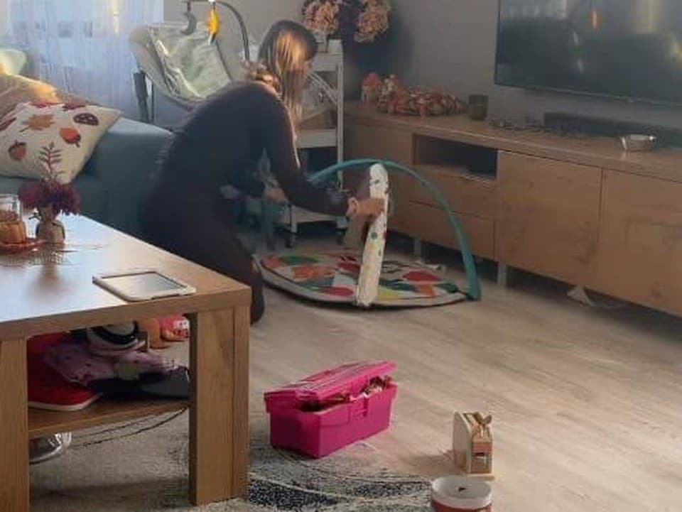 Speváčka posadnutá upratovaním: Čo všetko urobí, kým uloží tri deti?