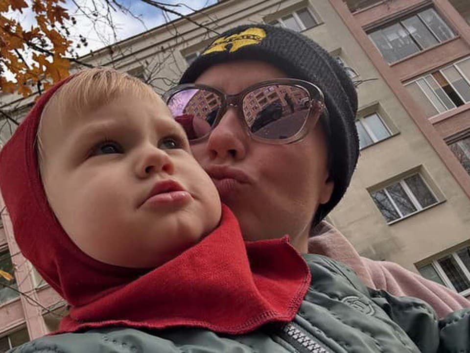 Herečka si natočila video, ako dojčí v kostole: Miluje tie pobúrené pohľady!