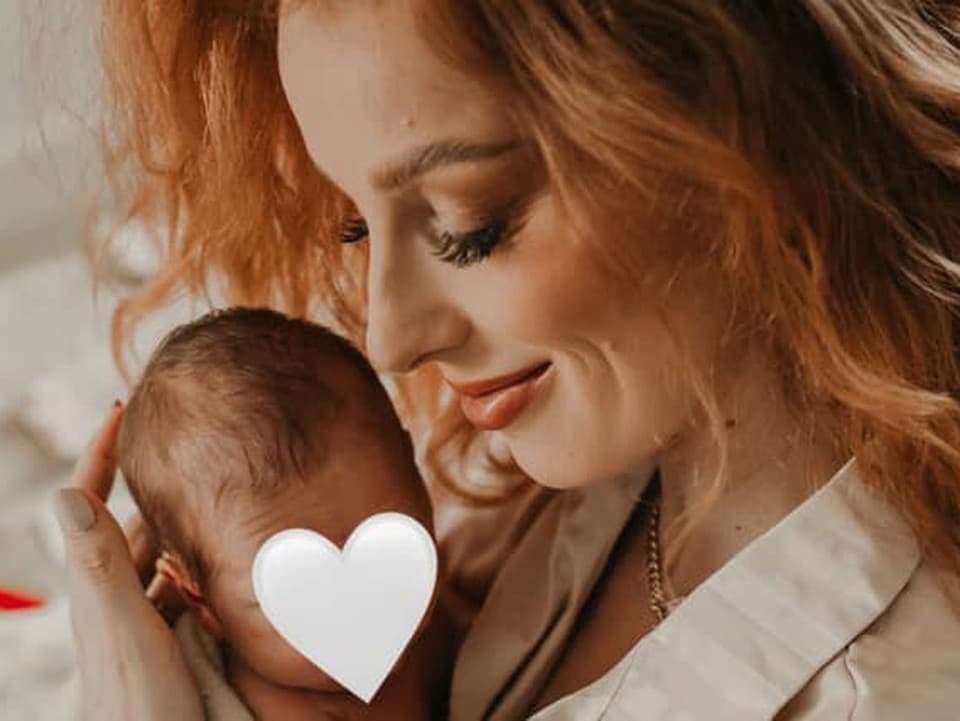 Sima je po 3 týždňoch späť: AKO prebiehal pôrod? A prvé chvíle s dcérkou!