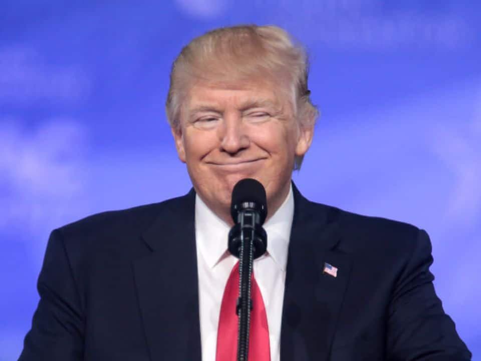 Donald Trump prináša svoj paušál, dokonca aj so „štýlovým“ smartfónom. Čo reálne ponúka Trump Mobile?