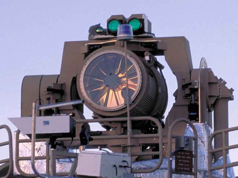 Americká armáda hovorí o prelome v laserových zbraniach. Toto je termín, kedy majú naplno ničiť drony a rakety na bojisku