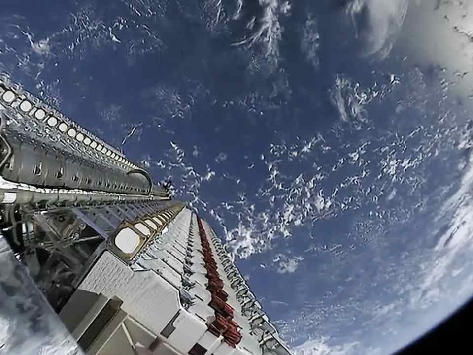 Rusko pohrozilo zničením satelitov Starlink. Tvrdí, že pri útoku na Starobeľsk našlo časti terminálu Mini
