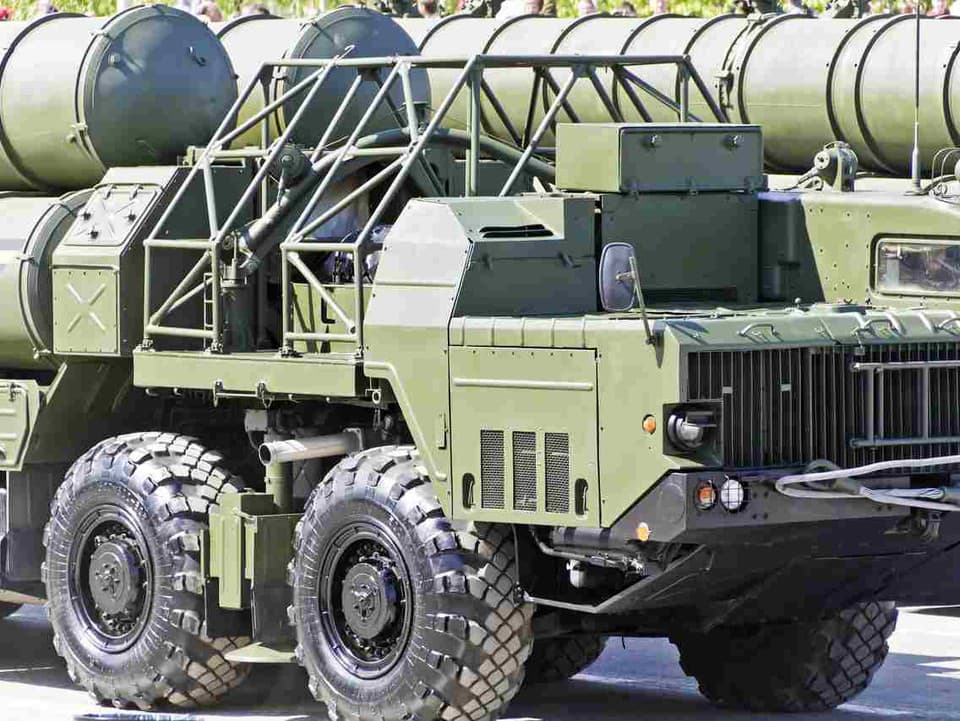 Ukrajina čelí novému problému. Rusko mení S-400 na útočnú zbraň a v zásobe má približne 400 rakiet RM-48U