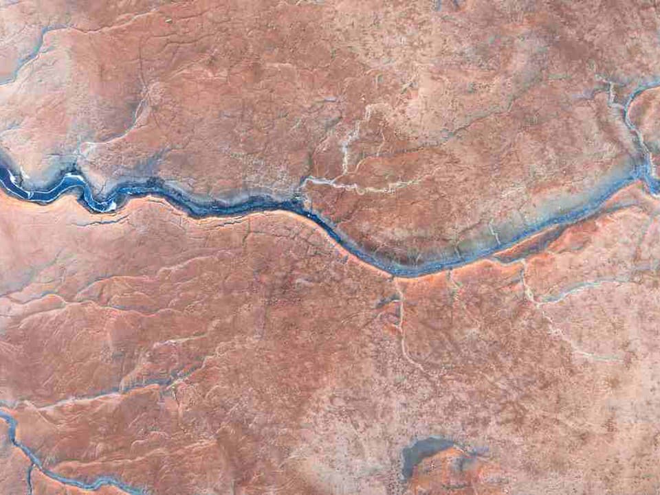 Mars mohol zostať obývateľný dlhšie, než sa zdalo. NASA našla stopu teplej vody ukrytú hlboko pod jeho povrchom