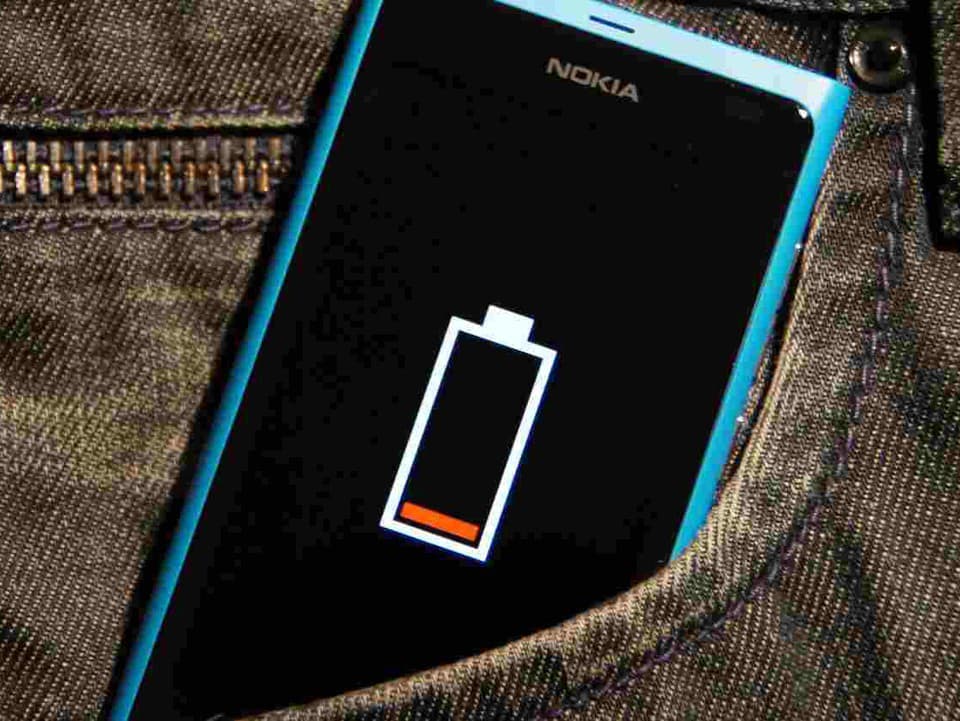 Tvoj telefón potichu hľadá Wi-Fi siete a Bluetooth zariadenia, hoci ich nepoužívaš. Tieto dve funkcie mu zbytočne míňajú batériu