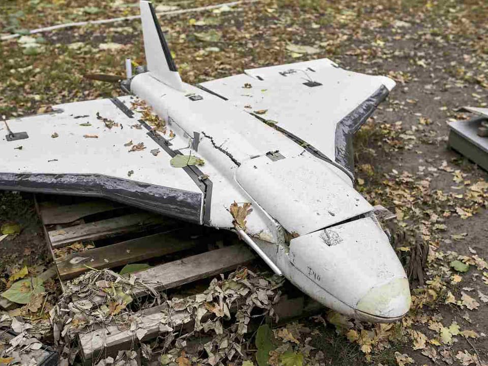 Rusi majú problém, ktorý nechcú priznať. Zbierajú vraky ukrajinských dronov, opravujú ich a posielajú späť na front