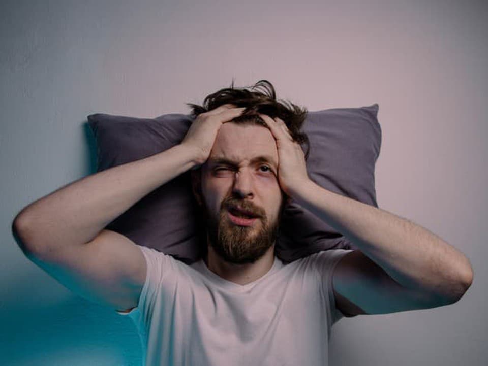 Rátate ovečky každý večer? Tieto potraviny vám NAOZAJ pomôžu zaspať