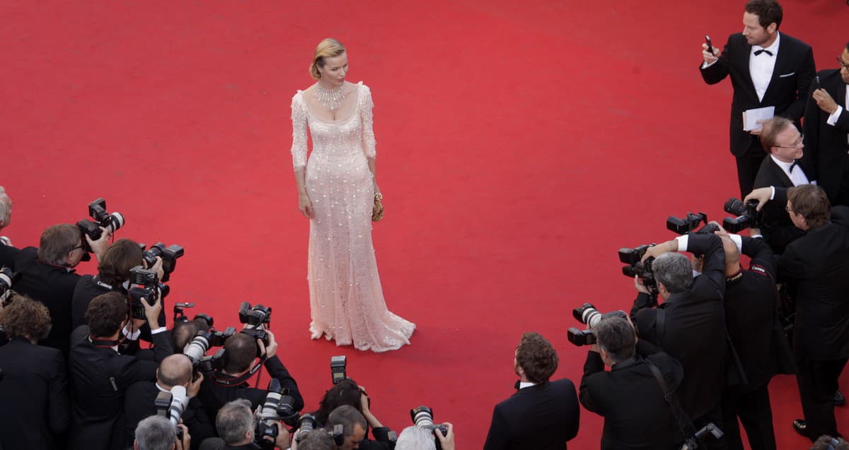 Eva Herzigova v šatách