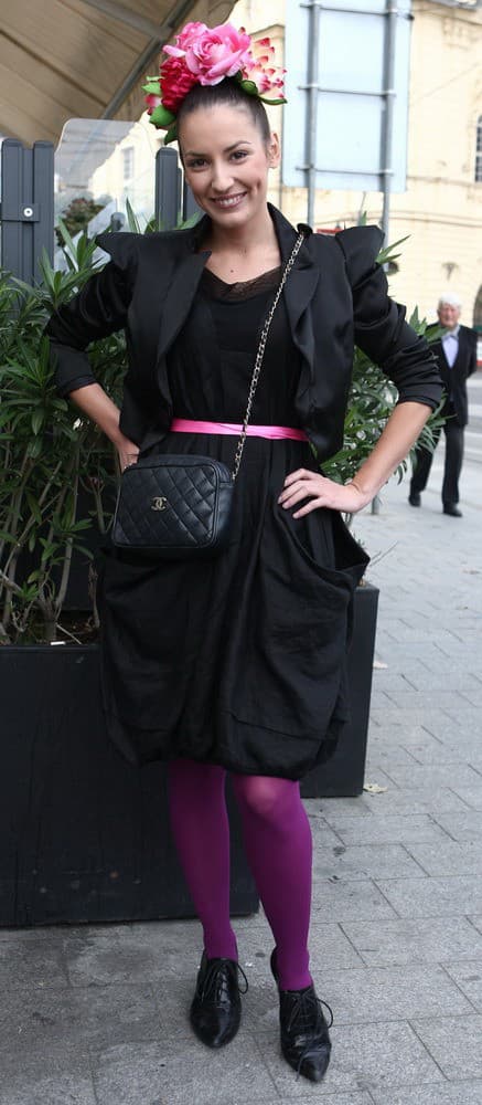 Spisovateľka oživila čierny outfit