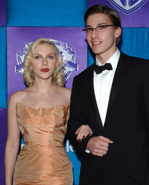 Scarlett Johansson má dvojča,