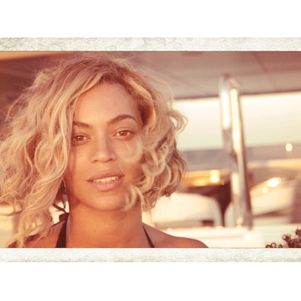 Beyoncé s krátkymi vlasmi