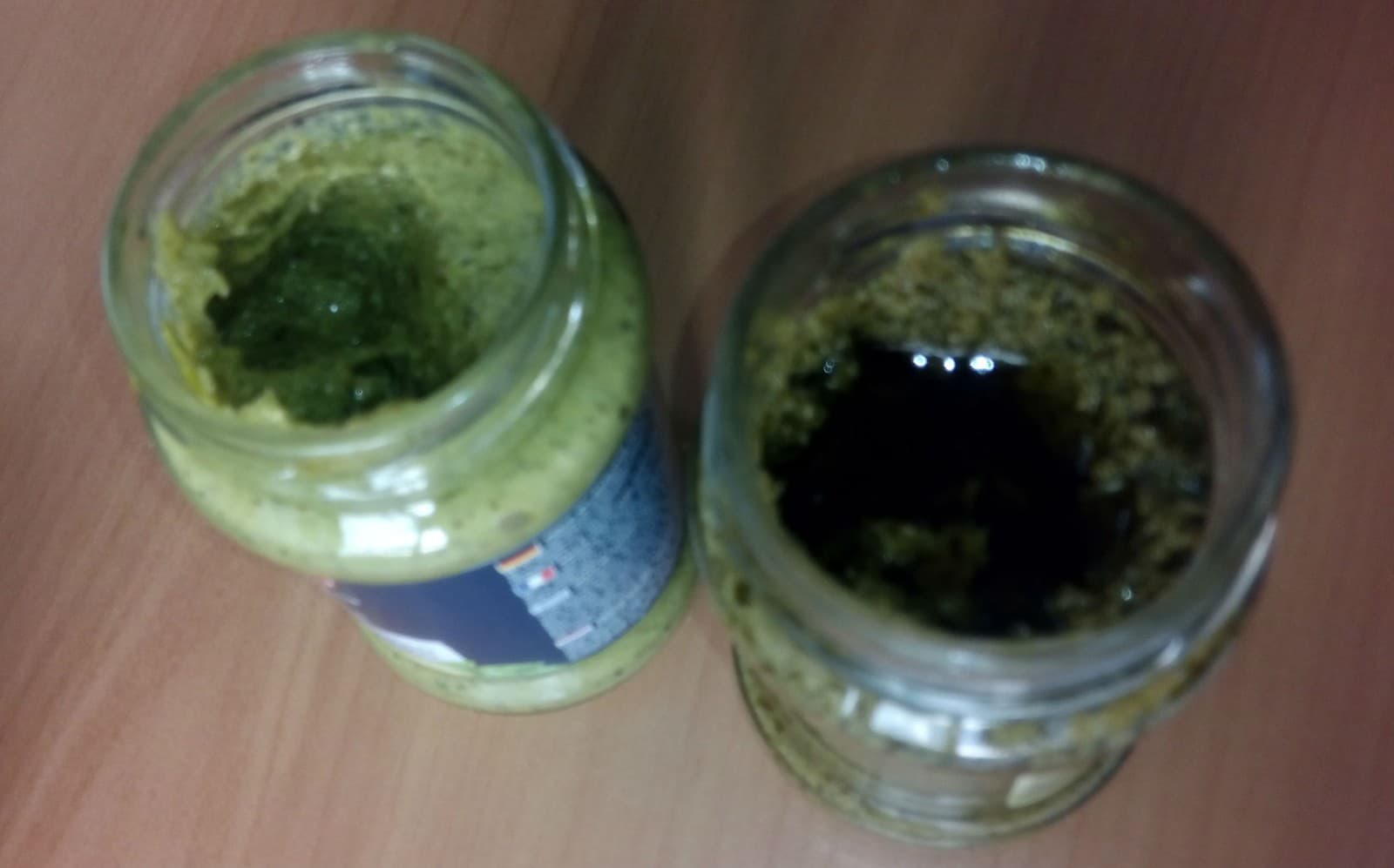Pesto v Rakúsku (vľavo)