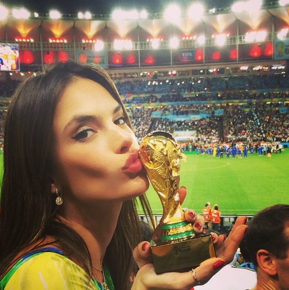 Modelka Alessandra Ambrosio si