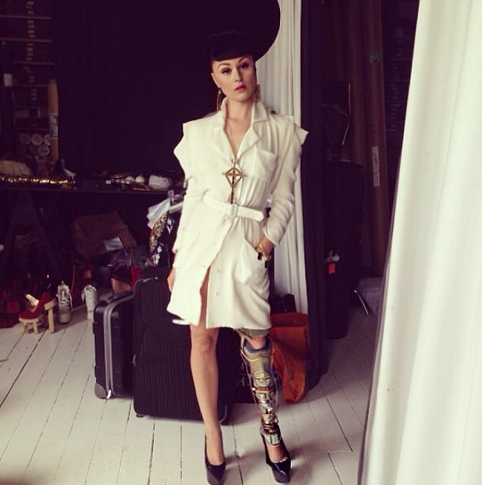 Viktoria Modesta mala odmalička
