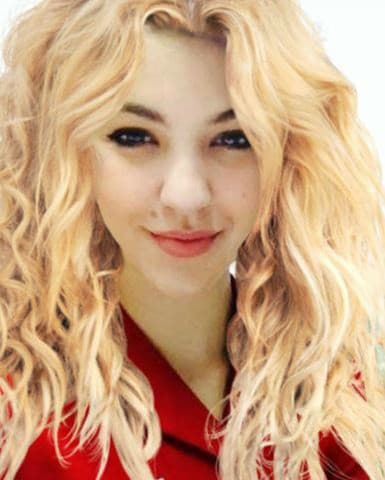 Celeste Buckingham pôsobí úplne