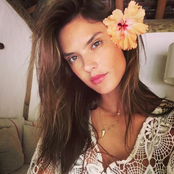 Alessandra Ambrosio je prirodzene