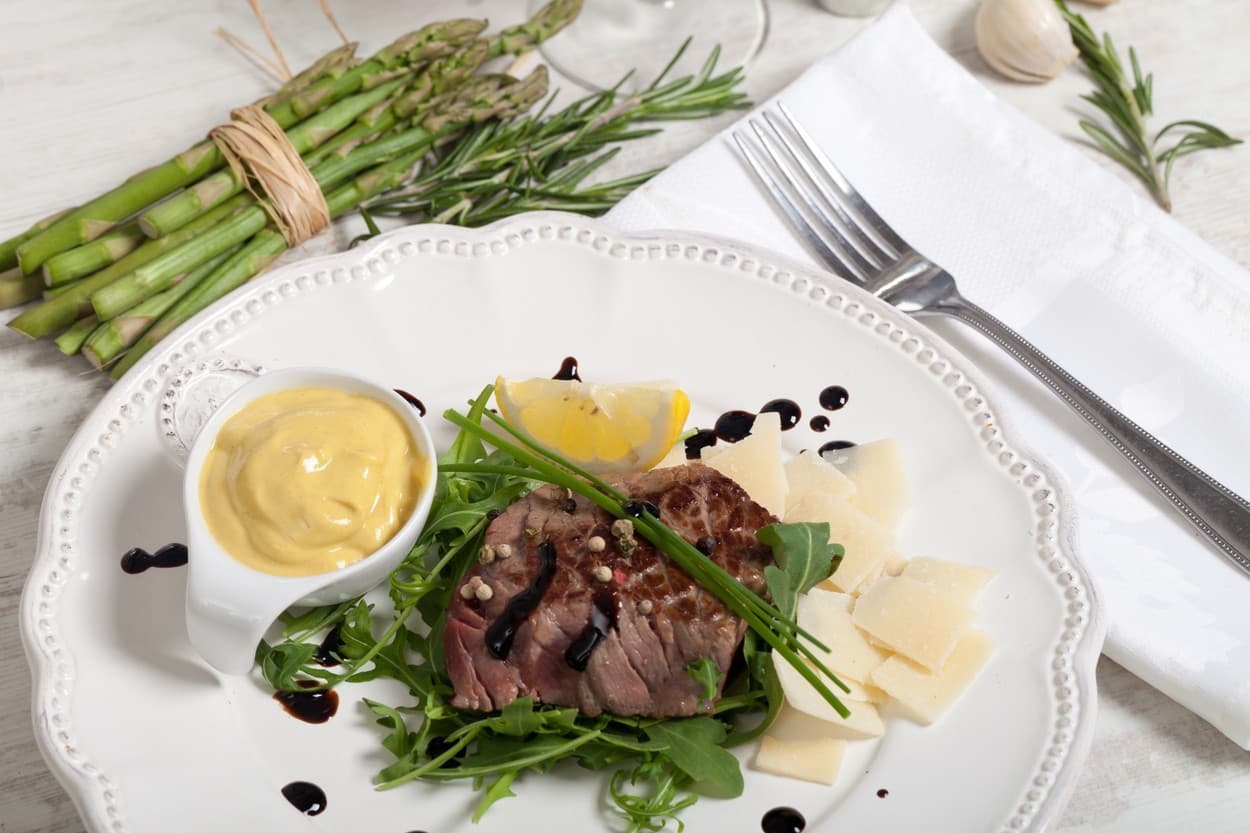 Steak so špargľou a