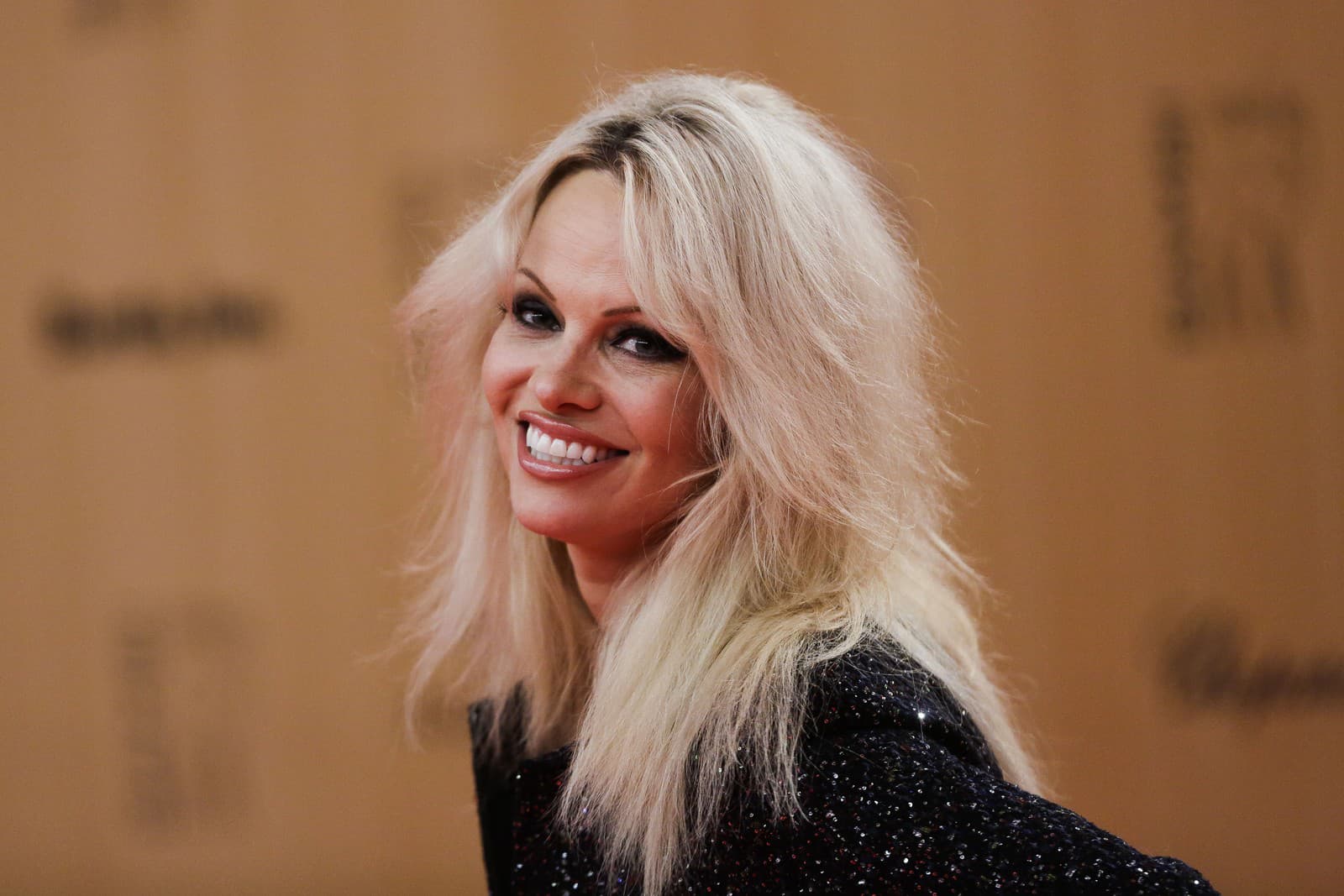 Pamela Anderson šokovala krepovitými