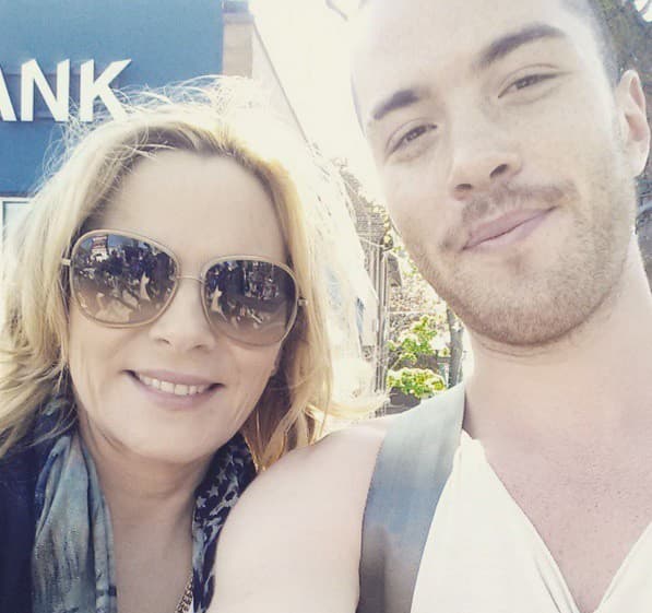 Kim Cattrall sa udržiava