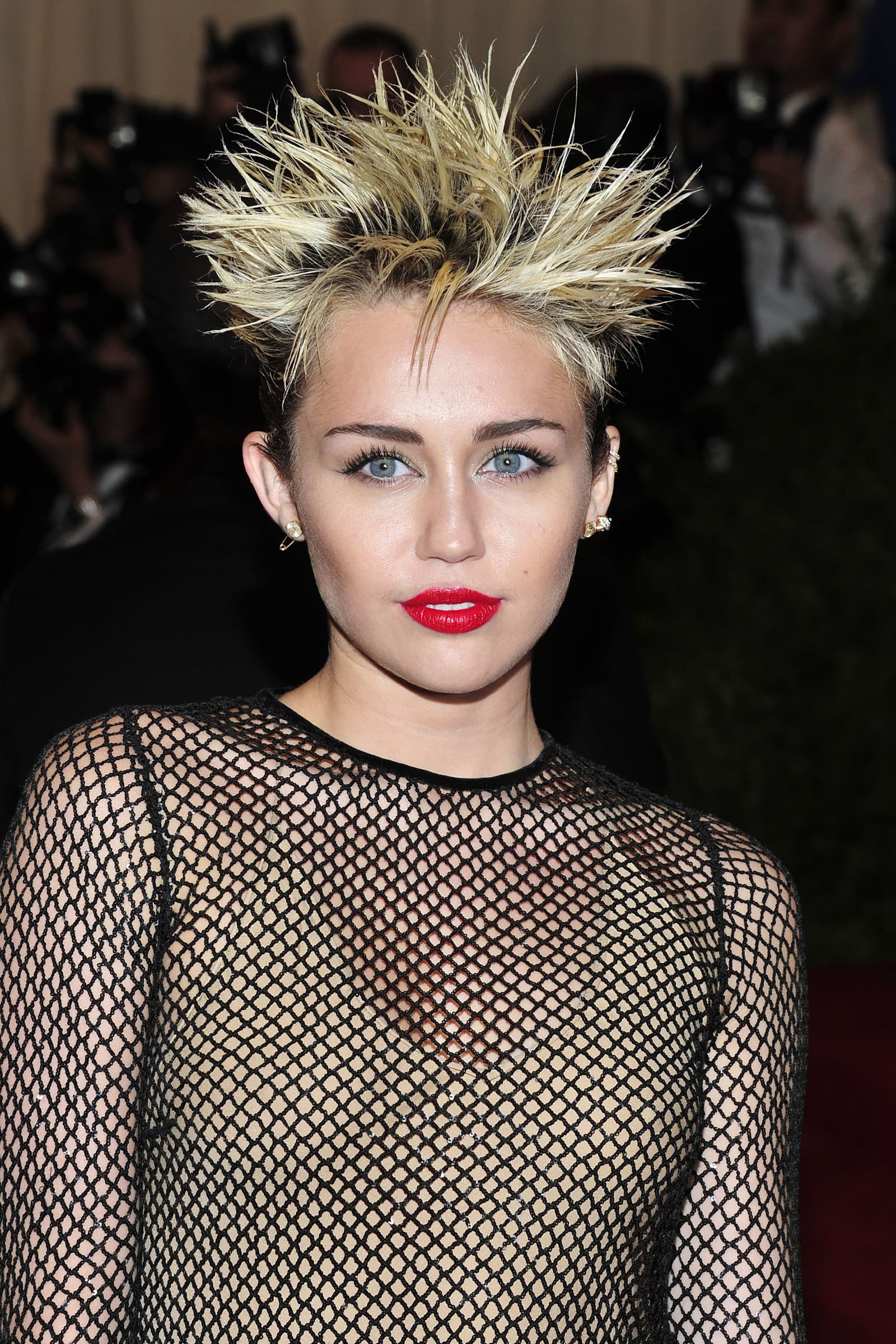 Miley Cyrus musí byť