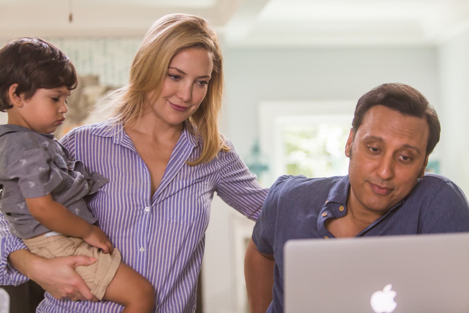 Jesse (Kate Hudson) žije