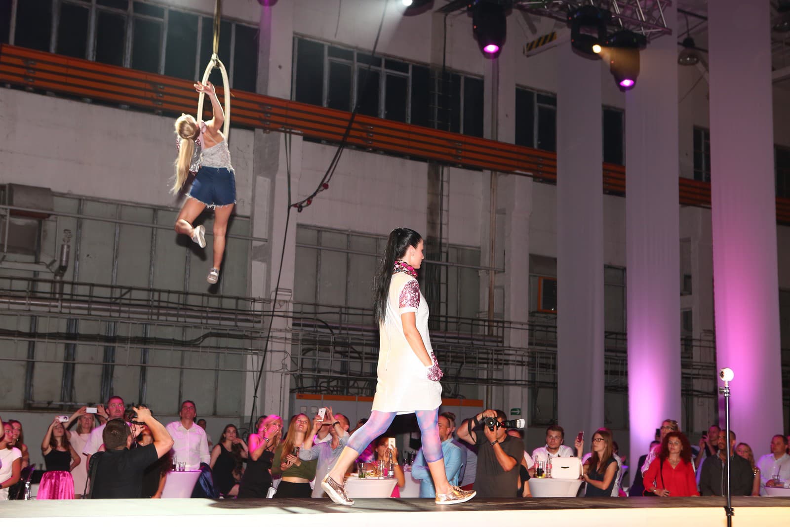 Módna show Magenta 1