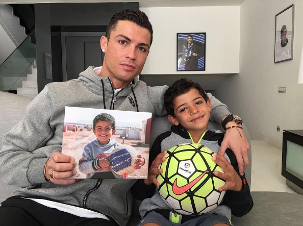 Cristiano Ronaldo pomáha najmä