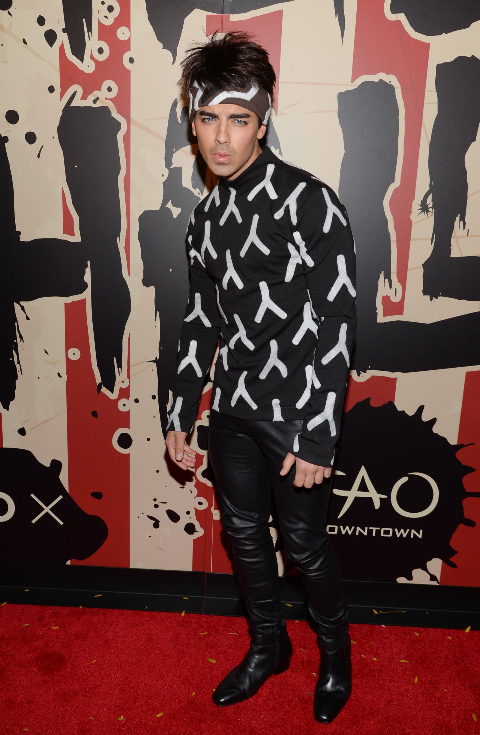 Joe Jonas ako Derek
