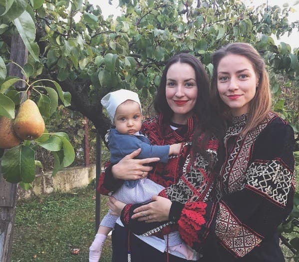 Tamara so sestrou Barborou