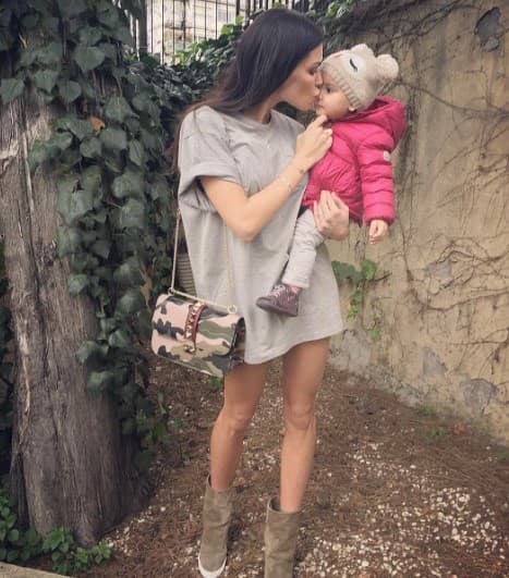 Jovana prejavuje lásku svojmu