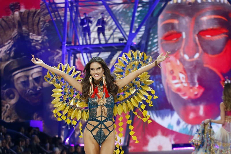 Modelka Alessandra Ambrosio bol