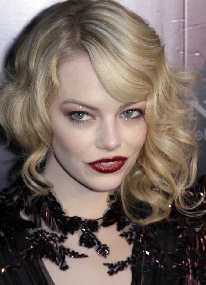 Platinová blond ladí s