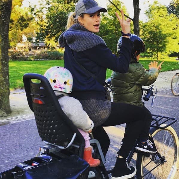 Doutzen sa so svojimi