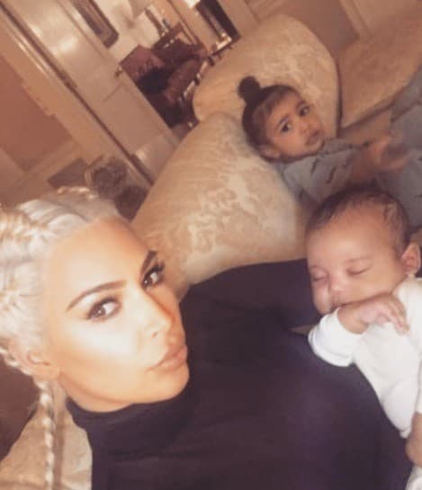 Kim Kardashian so synom