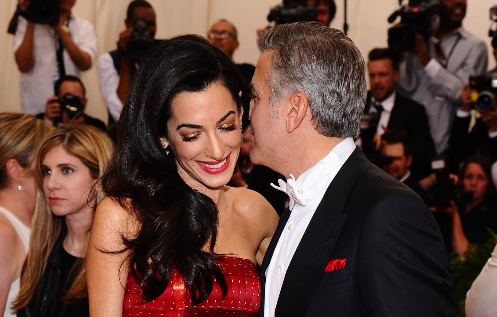 Amal Clooney je nádherná